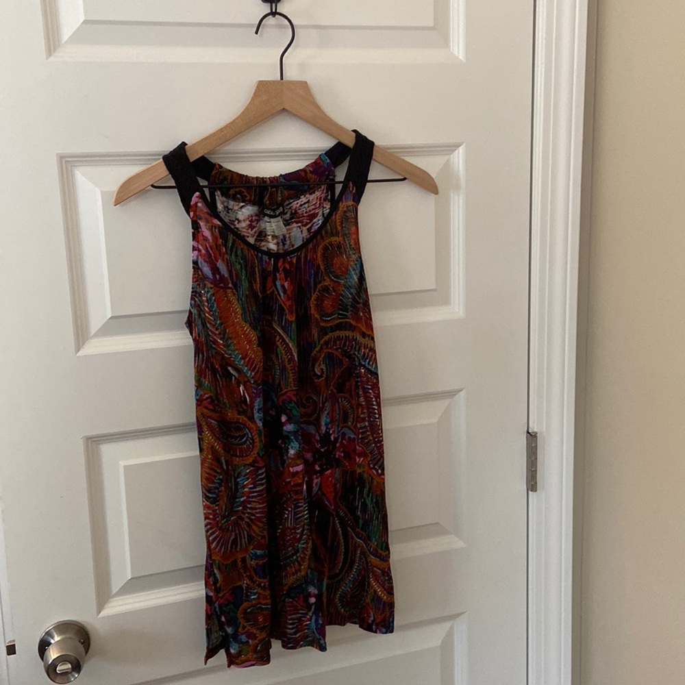 Cable and Gauge tank.  Size M.  Smoke free home.